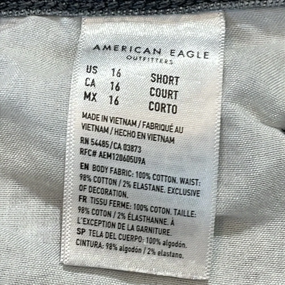 AMERICAN EAGLE WOMENS SIZE 16S Gray Distressed  MOM Jeans
